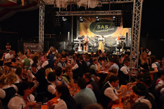 dirndl_und_burschen_versteigerung_in_der_b12-arena_39_20140919_1934953784