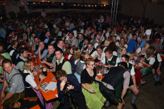 dirndl_und_burschen_versteigerung_in_der_b12-arena_41_20140919_1067055803