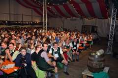 dirndl_und_burschen_versteigerung_in_der_b12-arena_42_20140919_1668310177