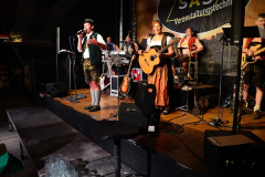 dirndl_und_burschen_versteigerung_in_der_b12-arena_45_20140919_1743635474