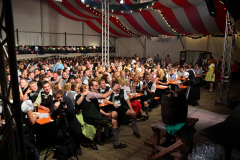 dirndl_und_burschen_versteigerung_in_der_b12-arena_46_20140919_1572631193