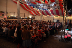 dirndl_und_burschen_versteigerung_in_der_b12-arena_49_20140919_1825625057