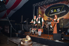 dirndl_und_burschen_versteigerung_in_der_b12-arena_52_20140919_1754864789