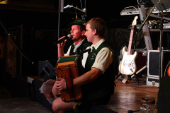 dirndl_und_burschen_versteigerung_in_der_b12-arena_53_20140919_1405406577