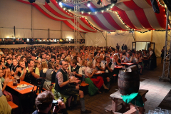 dirndl_und_burschen_versteigerung_in_der_b12-arena_56_20140919_1952071651