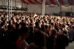 dirndl_und_burschen_versteigerung_in_der_b12-arena_58_20140919_1078021845