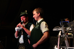 dirndl_und_burschen_versteigerung_in_der_b12-arena_59_20140919_1931216749