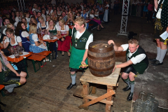 dirndl_und_burschen_versteigerung_in_der_b12-arena_61_20140919_1764008500