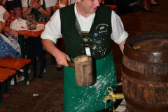 dirndl_und_burschen_versteigerung_in_der_b12-arena_63_20140919_2076408421