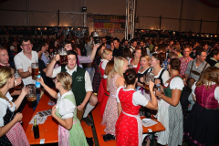 dirndl_und_burschen_versteigerung_in_der_b12-arena_64_20140919_1687346347