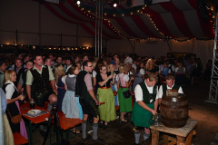 dirndl_und_burschen_versteigerung_in_der_b12-arena_66_20140919_1115416775