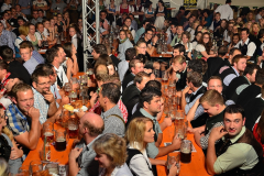dirndl_und_burschen_versteigerung_in_der_b12-arena_68_20140919_1420545487