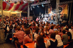 dirndl_und_burschen_versteigerung_in_der_b12-arena_75_20140919_1819621735