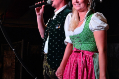dirndl_und_burschen_versteigerung_in_der_b12-arena_78_20140919_1189129429