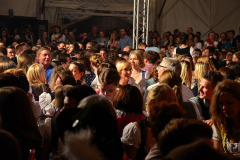 dirndl_und_burschen_versteigerung_in_der_b12-arena_85_20140919_1663317312