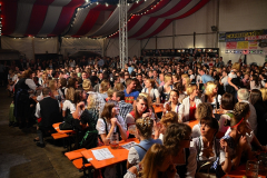 dirndl_und_burschen_versteigerung_in_der_b12-arena_86_20140919_2044615438