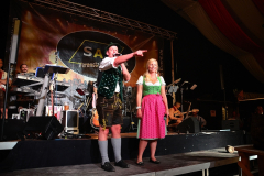 dirndl_und_burschen_versteigerung_in_der_b12-arena_88_20140919_1807123163