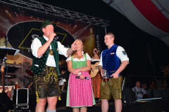 dirndl_und_burschen_versteigerung_in_der_b12-arena_90_20140919_1103022988