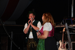 dirndl_und_burschen_versteigerung_in_der_b12-arena_91_20140919_2063573807