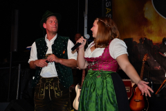 dirndl_und_burschen_versteigerung_in_der_b12-arena_92_20140919_1376873761