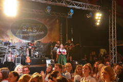 dirndl_und_burschen_versteigerung_in_der_b12-arena_97_20140919_1290639667
