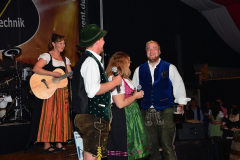 dirndl_und_burschen_versteigerung_in_der_b12-arena_98_20140919_1264738497