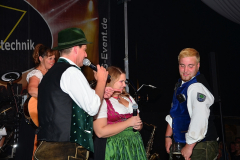 dirndl_und_burschen_versteigerung_in_der_b12-arena_99_20140919_2050517121