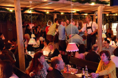 samstag_abend_in_der_wiesn-alm_mit_der_band_flashdance_105_20140921_2006319595