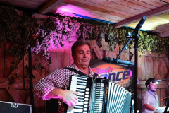 samstag_abend_in_der_wiesn-alm_mit_der_band_flashdance_20140921_1042770598