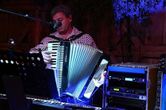 samstag_abend_in_der_wiesn-alm_mit_der_band_flashdance_20140921_1325780539
