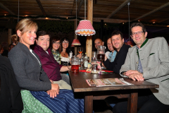 zeilingers_wiesn-alm_am_montag_abend_mit_der_band_austria_4_42_20140916_1695495978