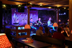 zeilingers_wiesn-alm_am_montag_abend_mit_der_band_austria_4_98_20140916_1289747979